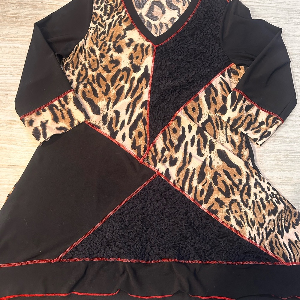 Leopard Print Patchwork Tunic Top
Size Small - image 11